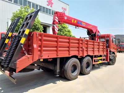 楚風新款后八輪14噸隨車吊清障車 高效多功能的重型道路救援利器